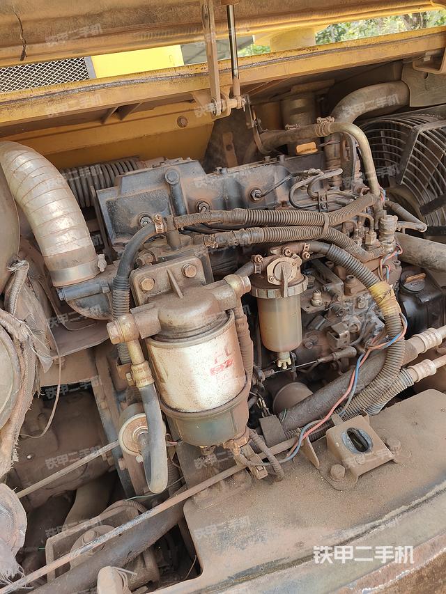 回转马达和主控阀（整机外观）