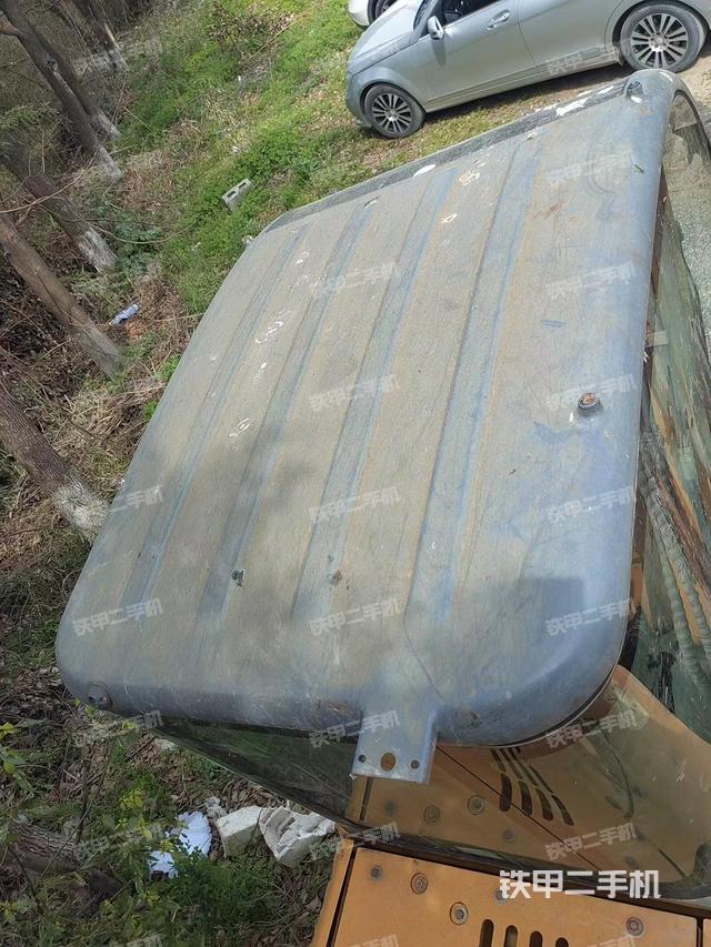 驾驶室顶部（整机外观）