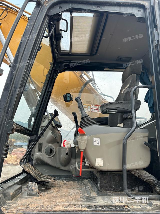 驾驶室整体（整机外观）