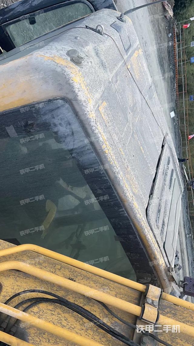 驾驶室顶部（整机外观）