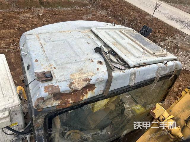 驾驶室顶部（整机外观）