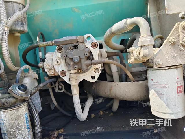 液压泵舱室正面整体（整机外观）