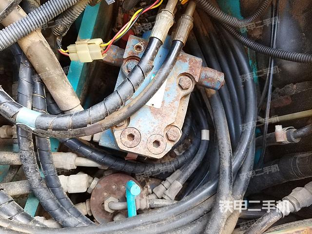 回转马达和主控阀（整机外观）