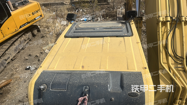 驾驶室顶部（整机外观）