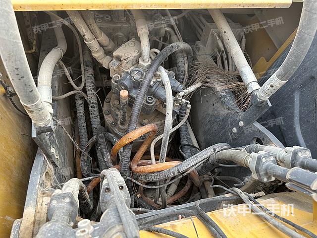 回转马达和主控阀（整机外观）