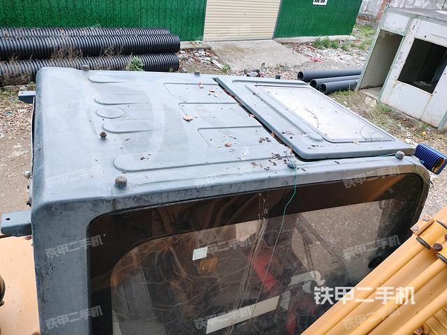 驾驶室顶部（整机外观）