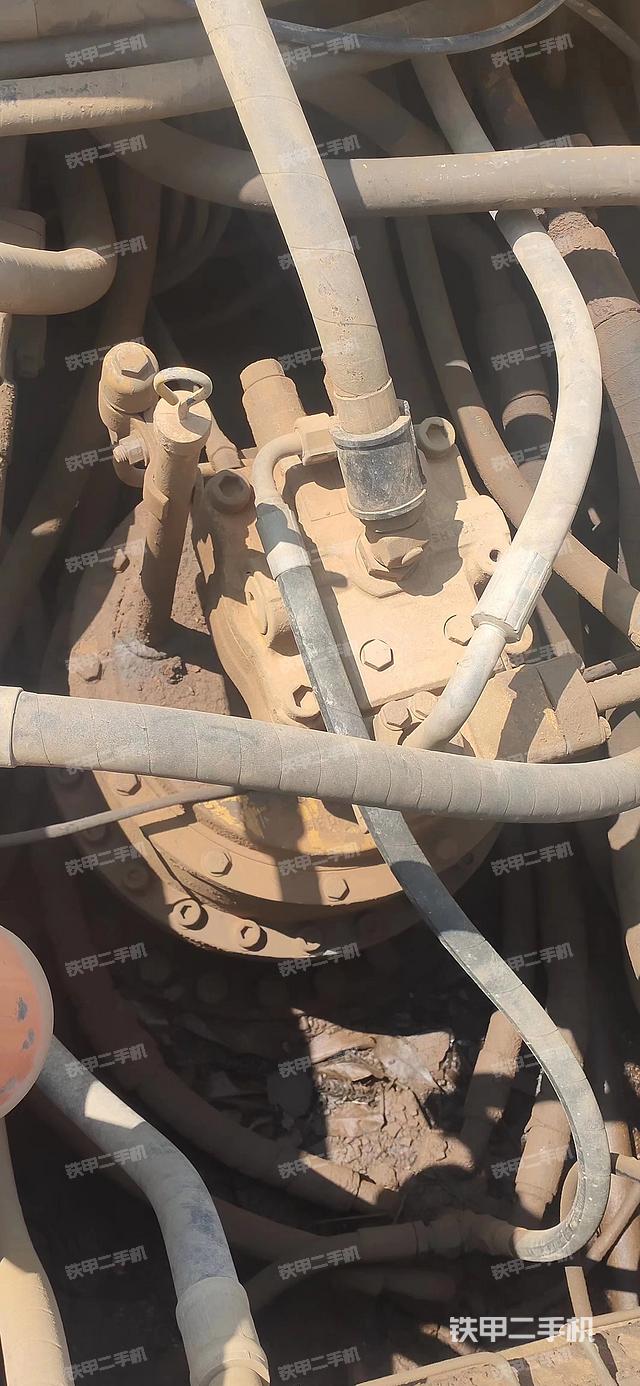 回转马达和主控阀（整机外观）