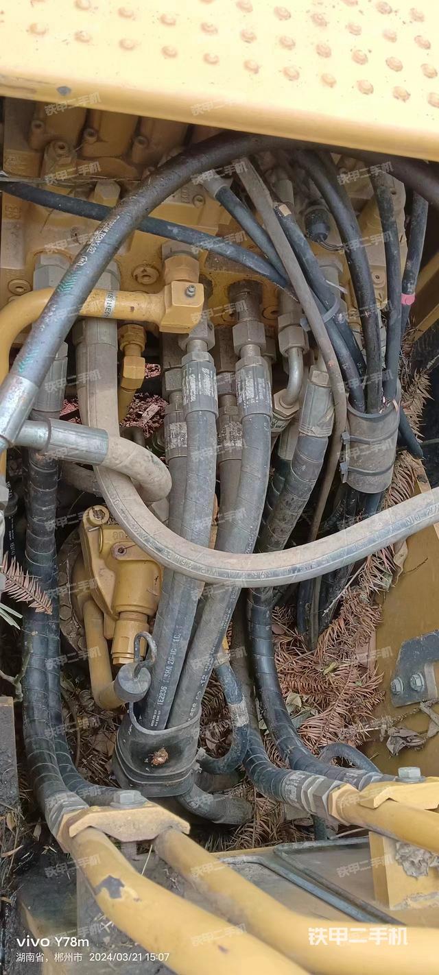 回转马达和主控阀（整机外观）