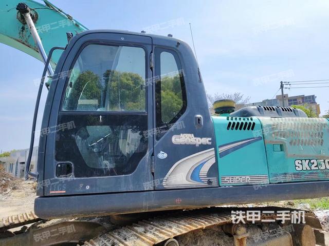 驾驶室整体（整机外观）