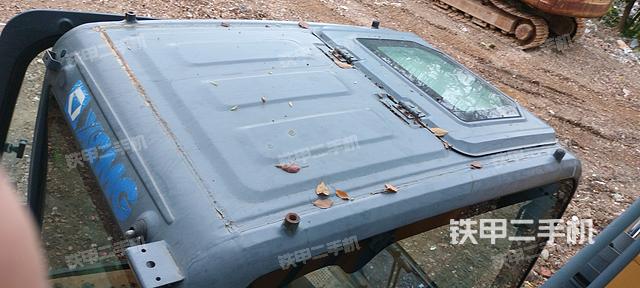 驾驶室顶部（整机外观）