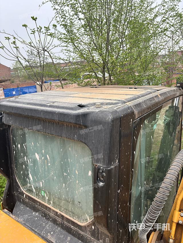 驾驶室顶部（整机外观）