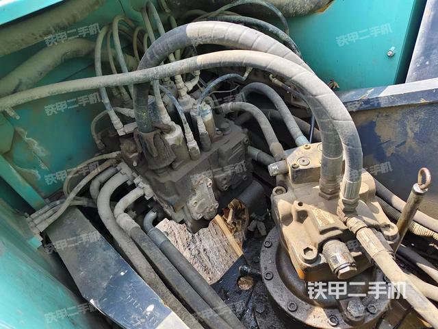 回转马达和主控阀（整机外观）