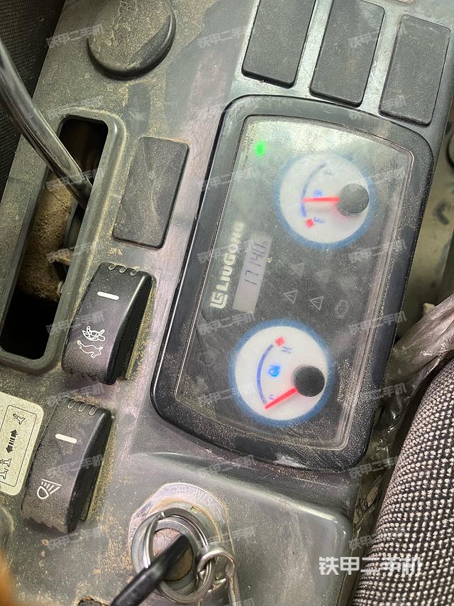 驾驶室顶部（整机外观）