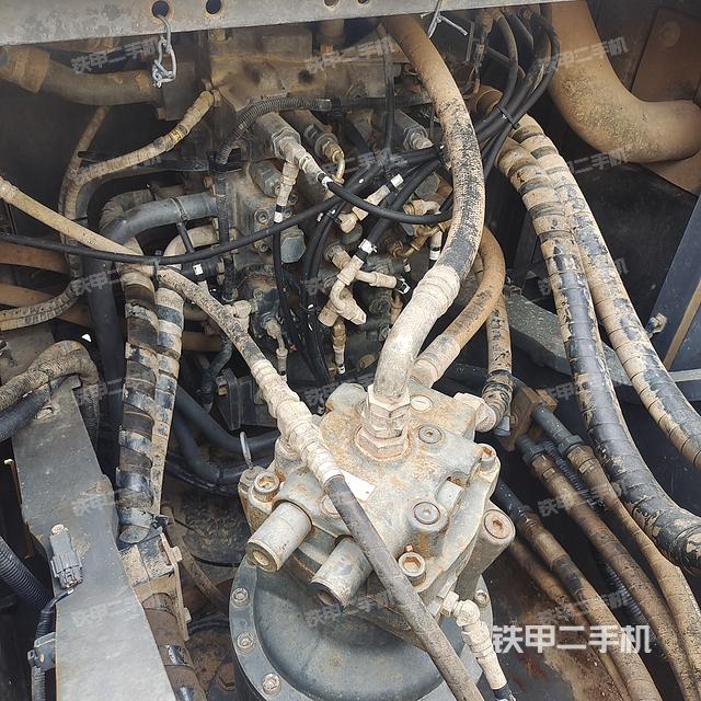 回转马达和主控阀（整机外观）