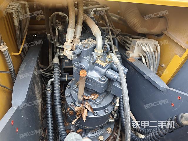 回转马达和主控阀（整机外观）