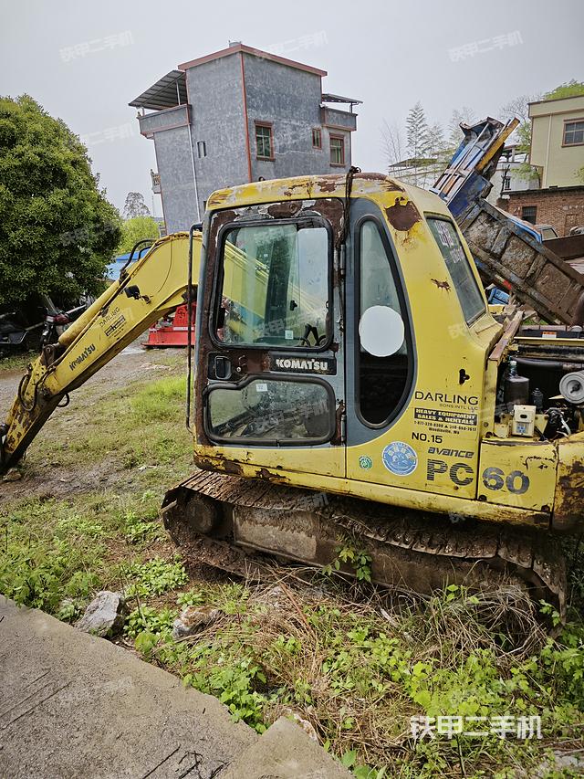 驾驶室顶部（整机外观）