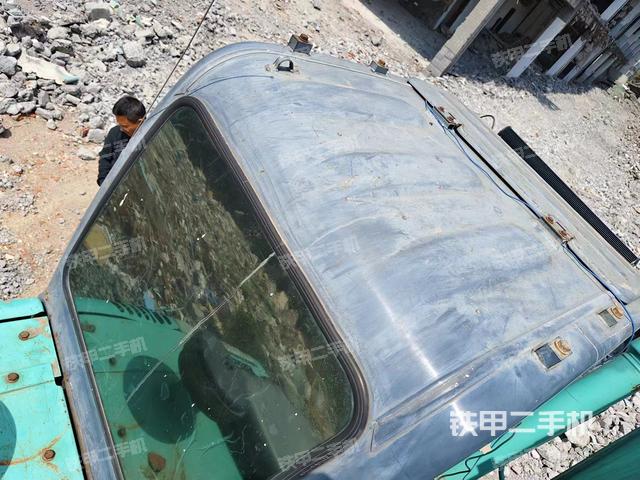 驾驶室顶部（整机外观）