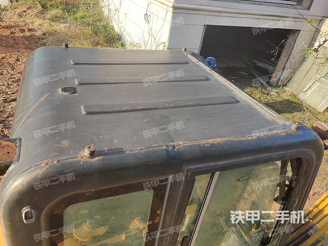 驾驶室顶部（整机外观）