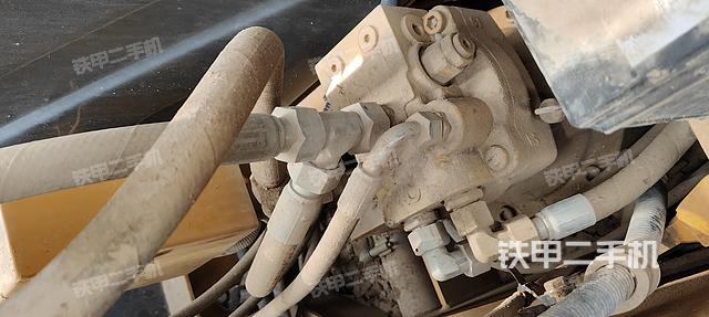 回转马达和主控阀（整机外观）