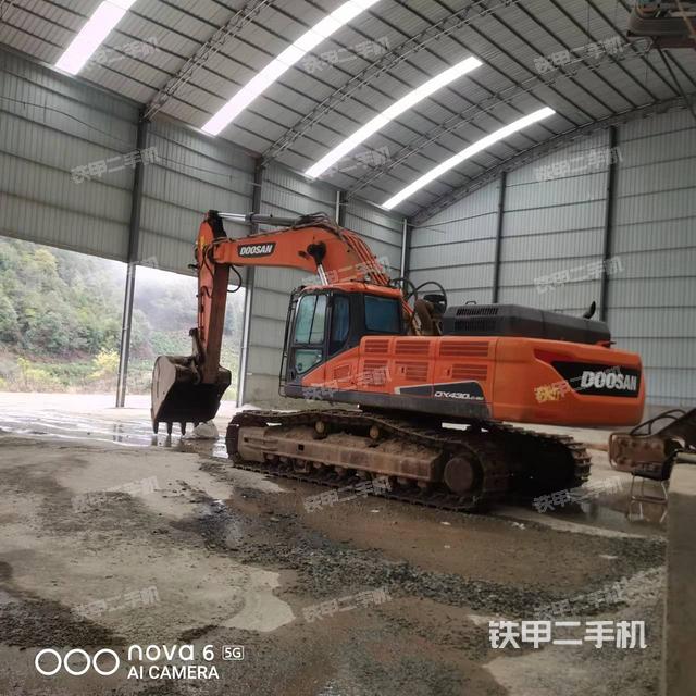 斗山DX420LC-9C挖掘機(jī)