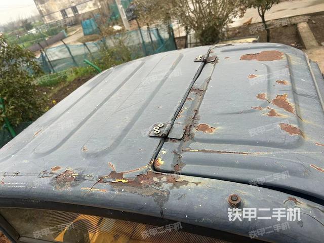 驾驶室顶部（整机外观）