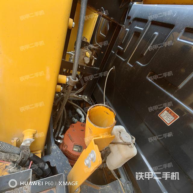 液压泵舱室正面整体（整机外观）