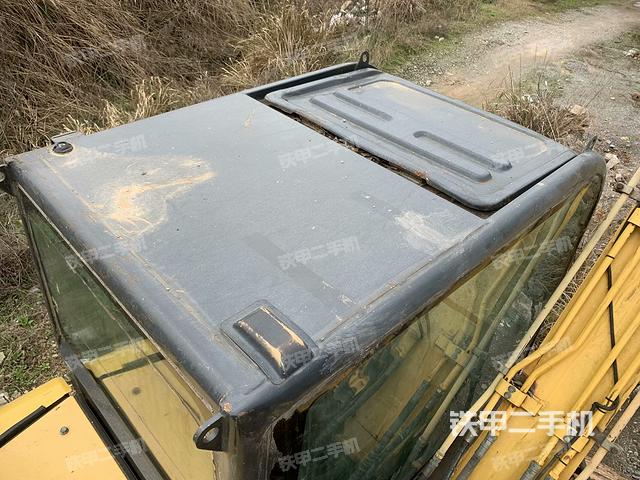 驾驶室顶部（整机外观）