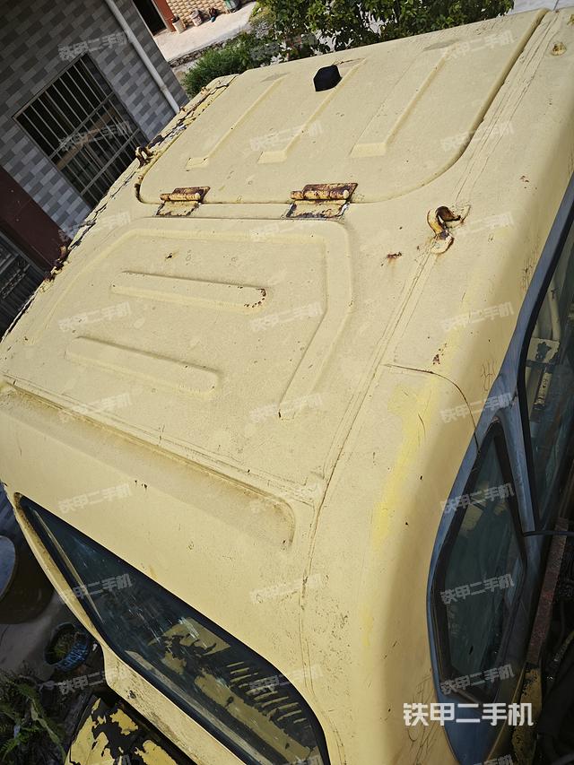 驾驶室顶部（整机外观）