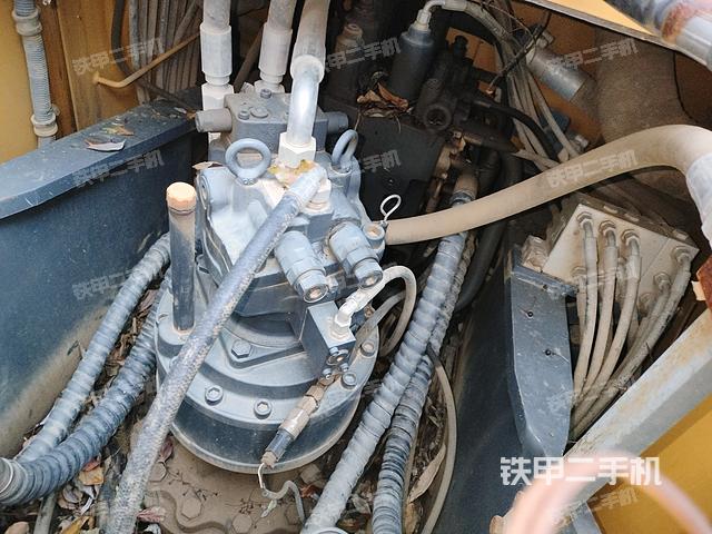 回转马达和主控阀（整机外观）