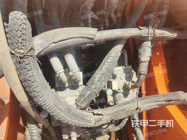 回转马达和主控阀（整机外观）