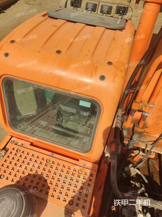 驾驶室顶部（整机外观）