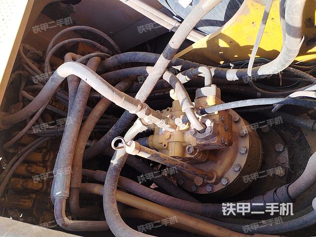 回转马达和主控阀（整机外观）