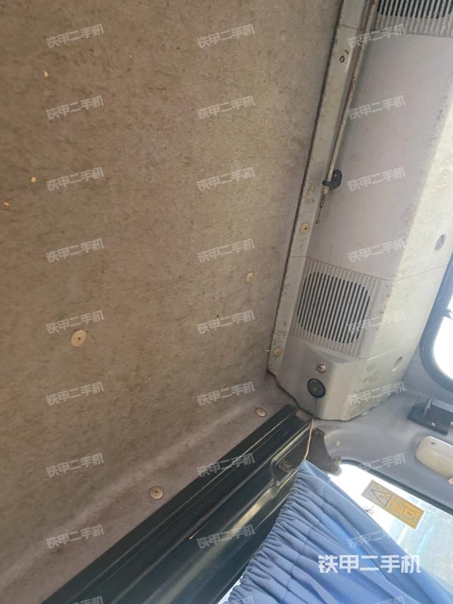 左后方玻璃角標(biāo)（駕駛室部分）