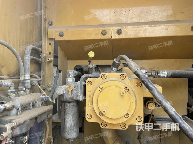 液压泵舱室正面整体（整机外观）