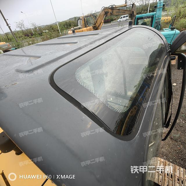 驾驶室顶部（整机外观）