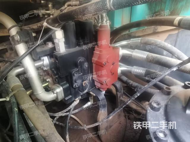 回转马达和主控阀（整机外观）