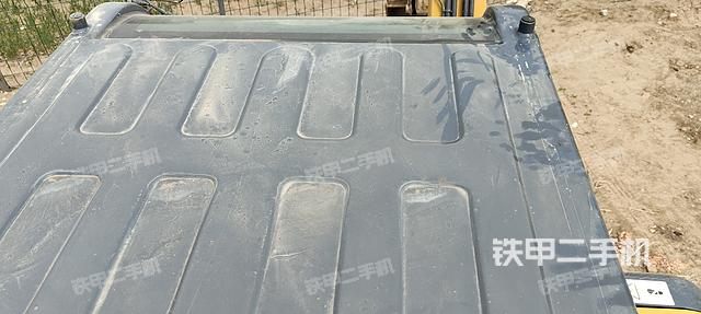 驾驶室顶部（整机外观）