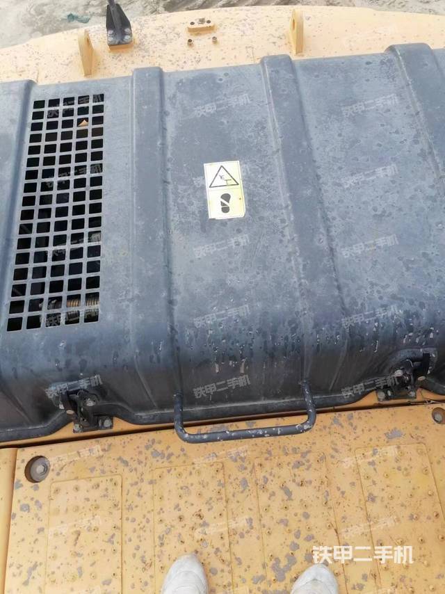 驾驶室顶部（整机外观）