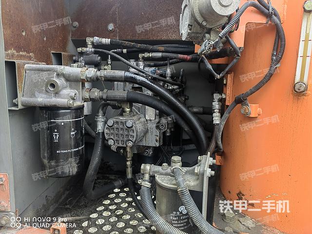 液压泵舱室正面整体（整机外观）