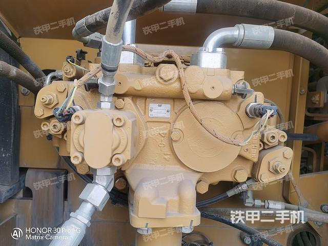 液压泵舱室正面整体（整机外观）