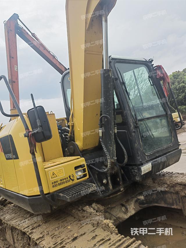 驾驶室顶部（整机外观）