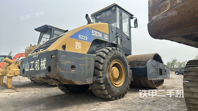 整机右侧（设备外观及核心部件）