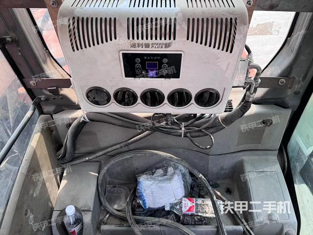 后窗玻璃角标（驾驶室部分）