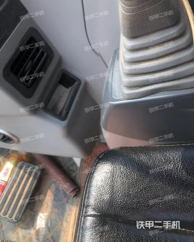 驾驶室顶部（整机外观）