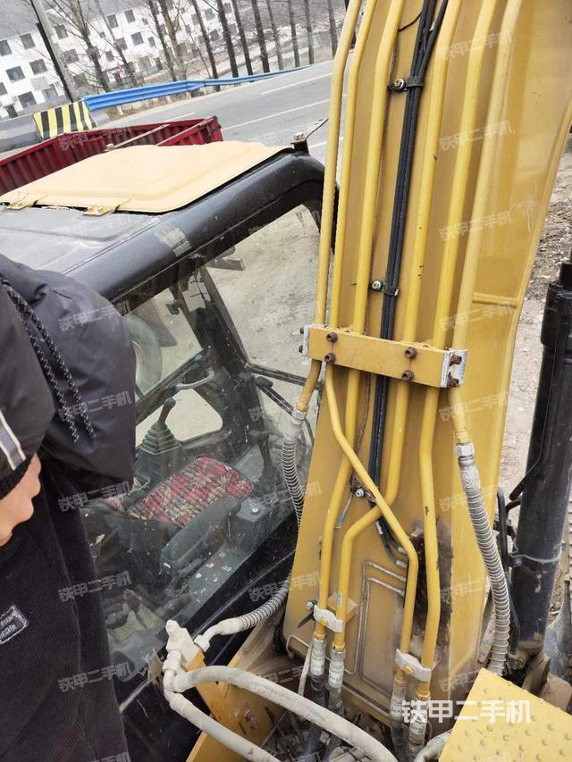 驾驶室顶部（整机外观）