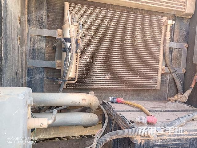 液压泵舱室正面整体（整机外观）