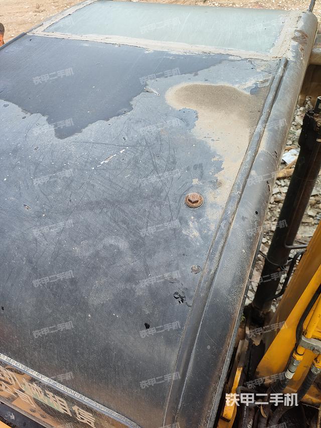 驾驶室顶部（整机外观）