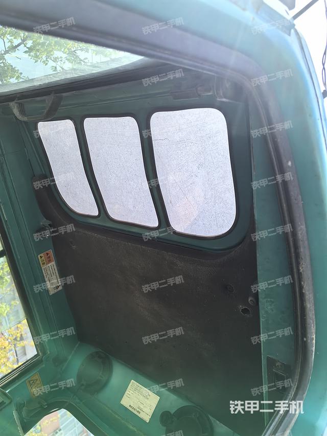 驾驶室顶部（整机外观）