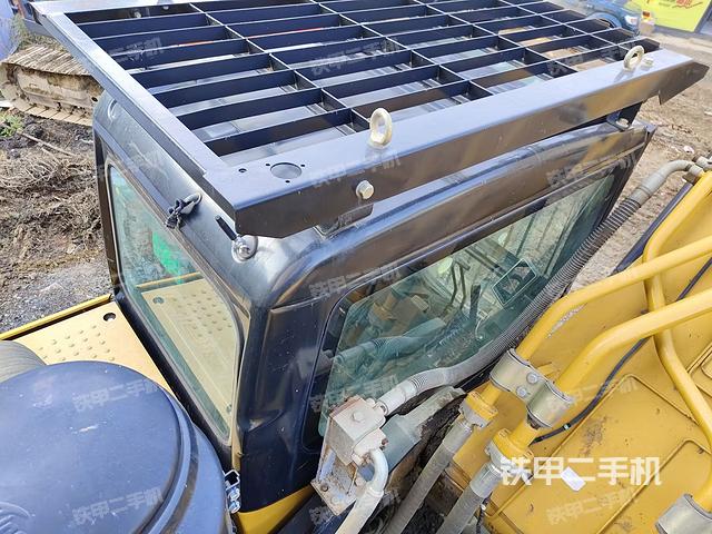 驾驶室顶部（整机外观）