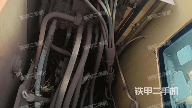 回转马达和主控阀（整机外观）